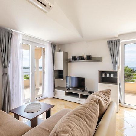 Stunning Apartment In Sevid With Kitchen Екстериор снимка