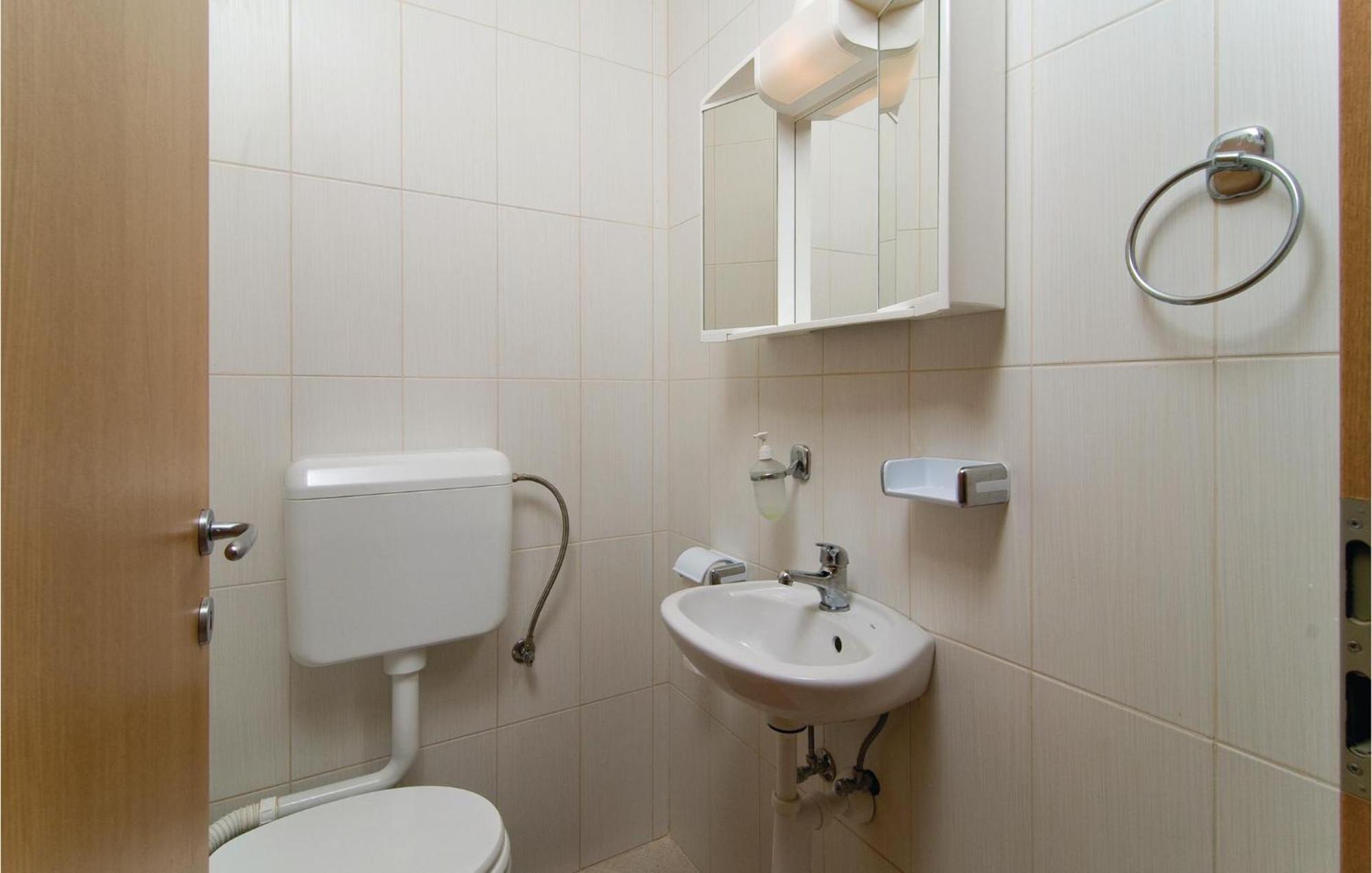 Stunning Apartment In Sevid With Kitchen Екстериор снимка