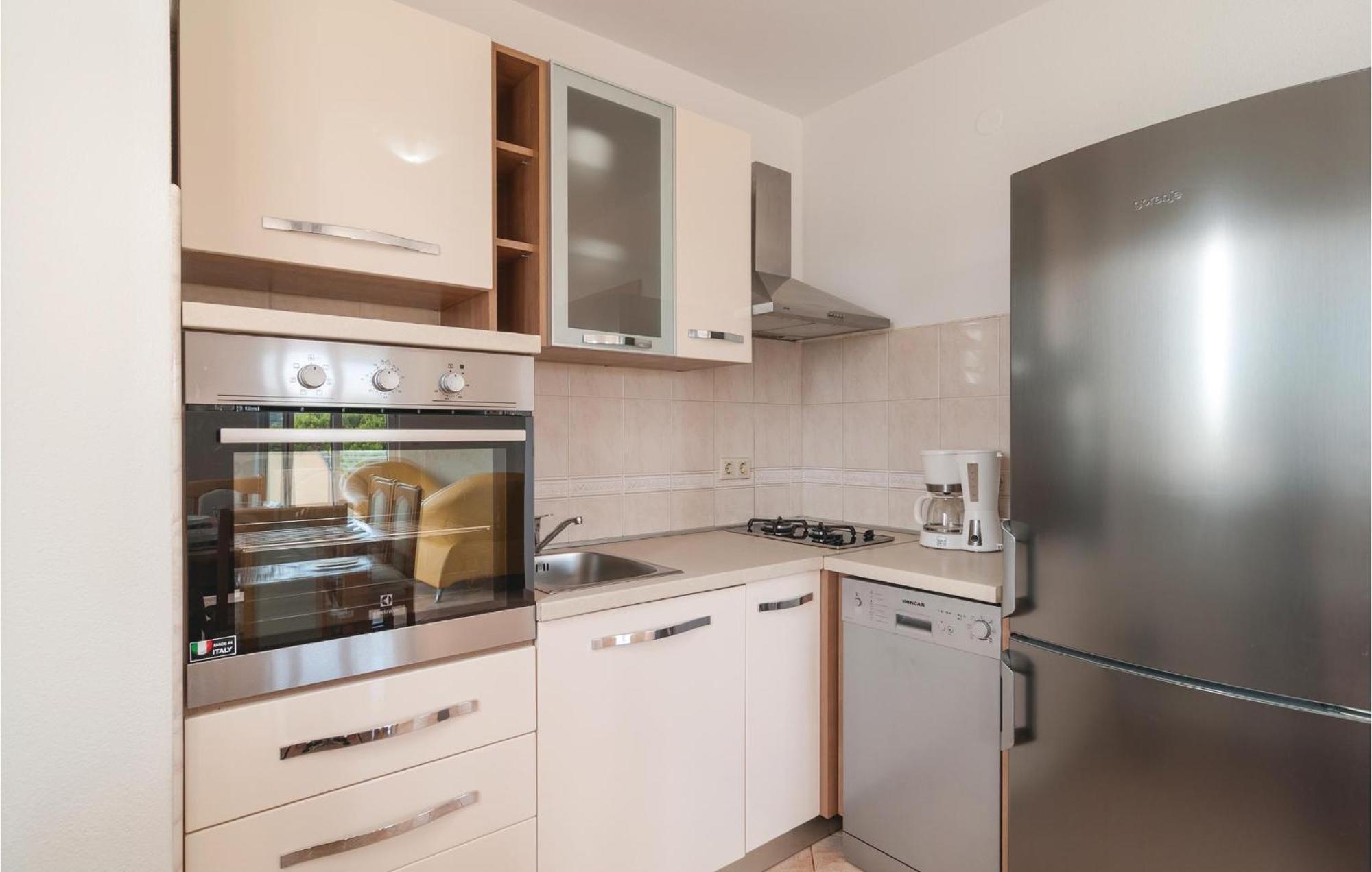 Stunning Apartment In Sevid With Kitchen Екстериор снимка