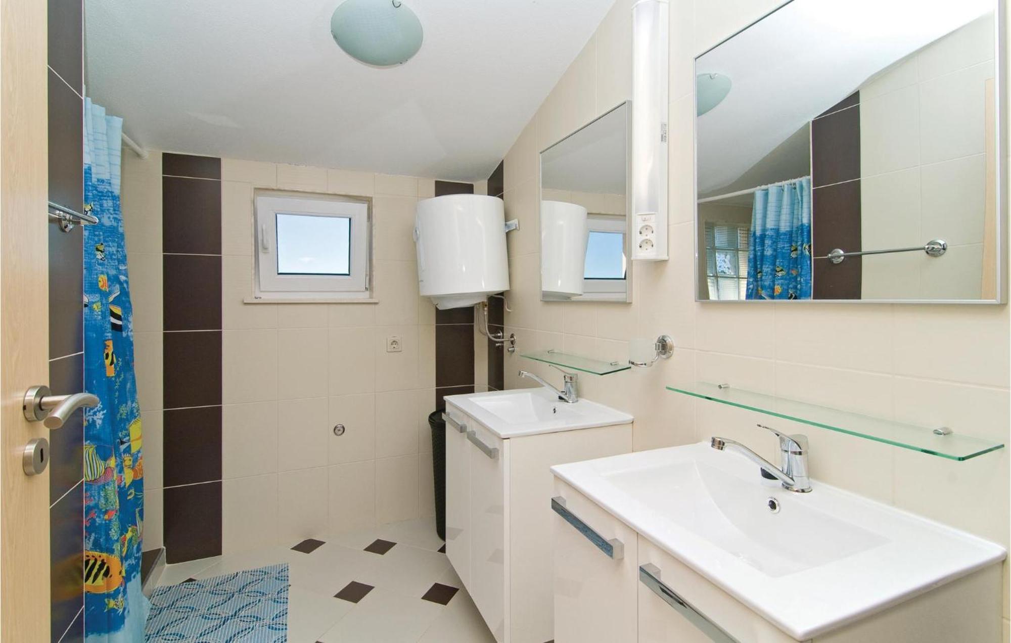 Stunning Apartment In Sevid With Kitchen Екстериор снимка