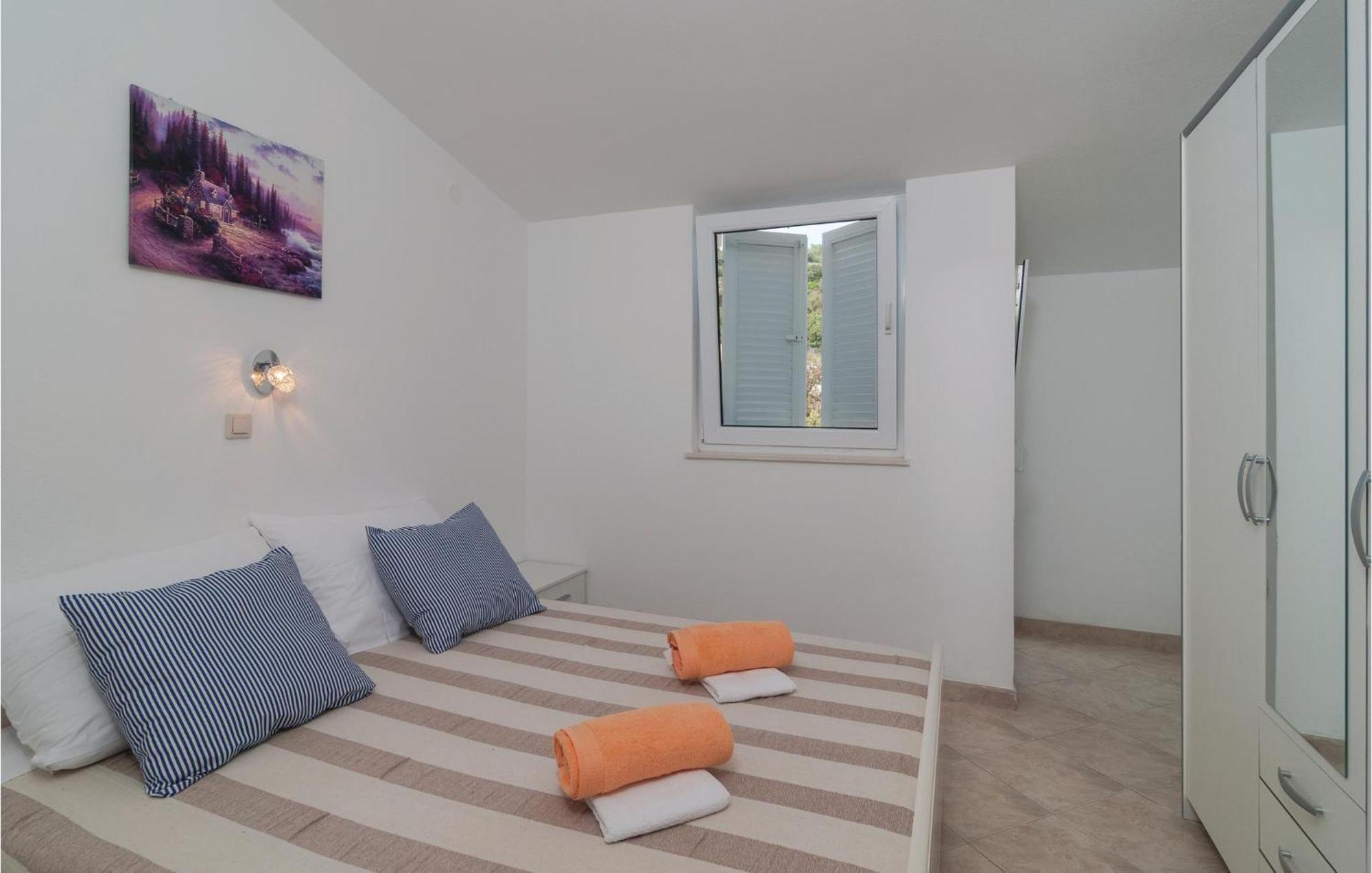 Stunning Apartment In Sevid With Kitchen Екстериор снимка