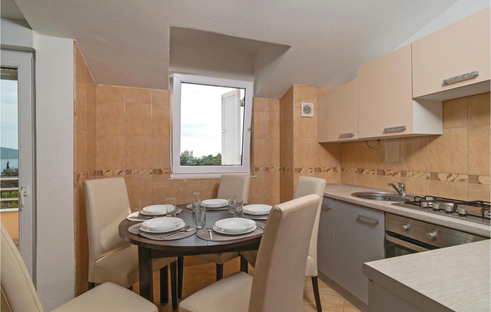 Stunning Apartment In Sevid With Kitchen Екстериор снимка
