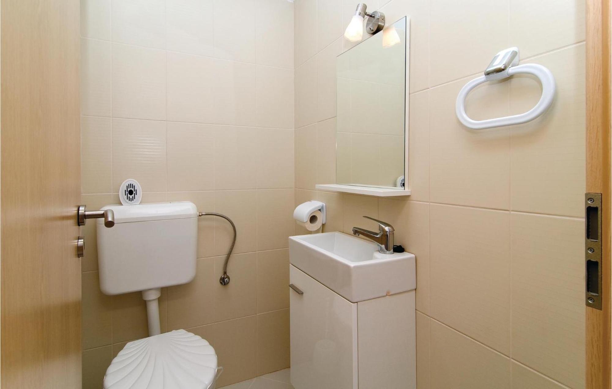 Stunning Apartment In Sevid With Kitchen Екстериор снимка