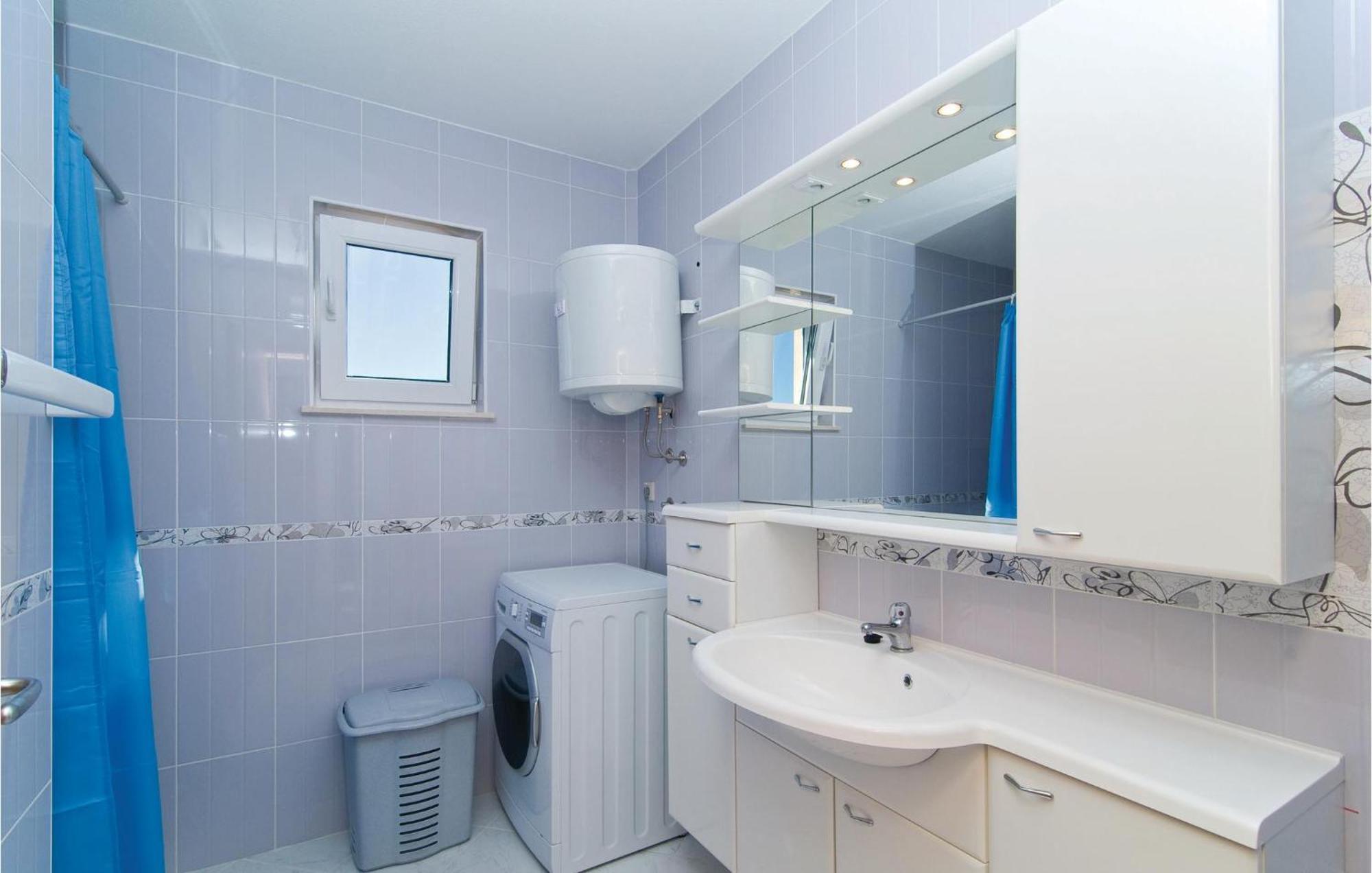 Stunning Apartment In Sevid With Kitchen Екстериор снимка